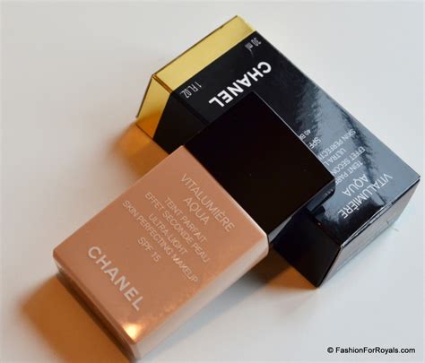 chanel vitalumiere aqua foundation review|Chanel vitalumiere foundation 40 beige.